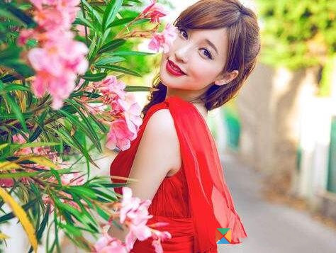 金莎《他不爱我》