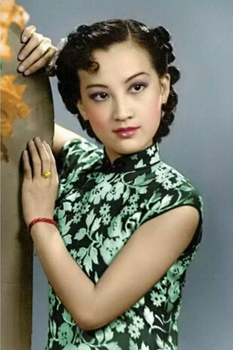 1945电影《凤凰于飞》插曲--《笑的赞美》周璇
