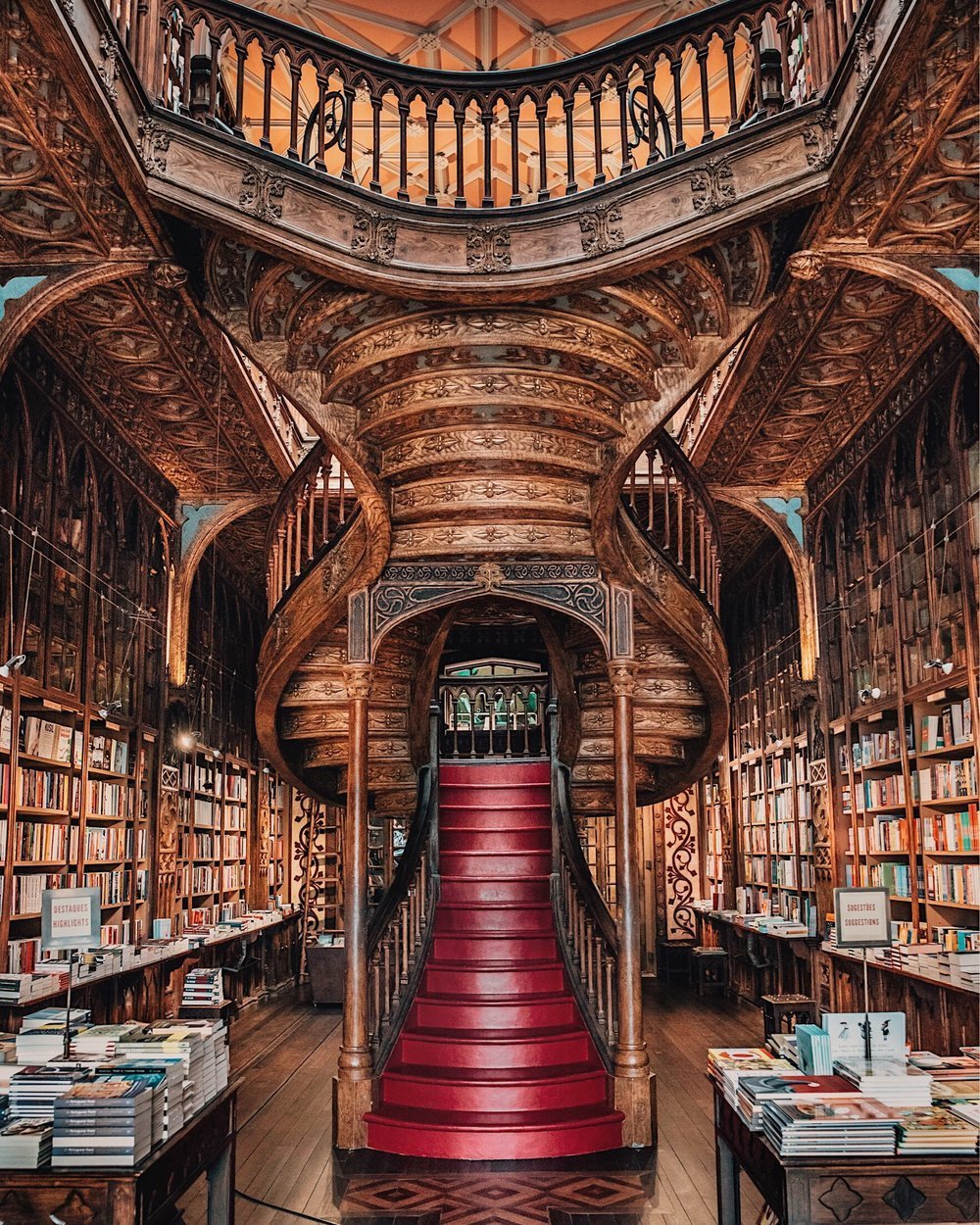 世界上第三美丽书店--葡萄牙莱罗书店（Livraria Lello）