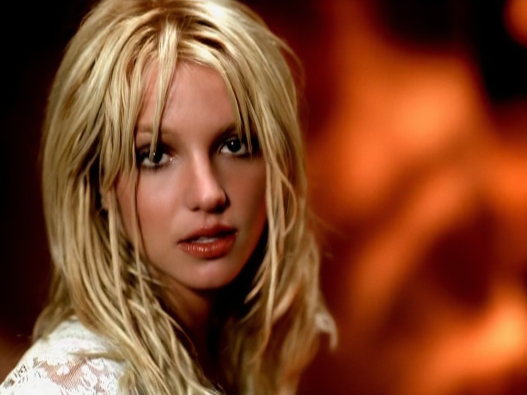 Britney Spears《I'm Not A Girl, Not Yet A