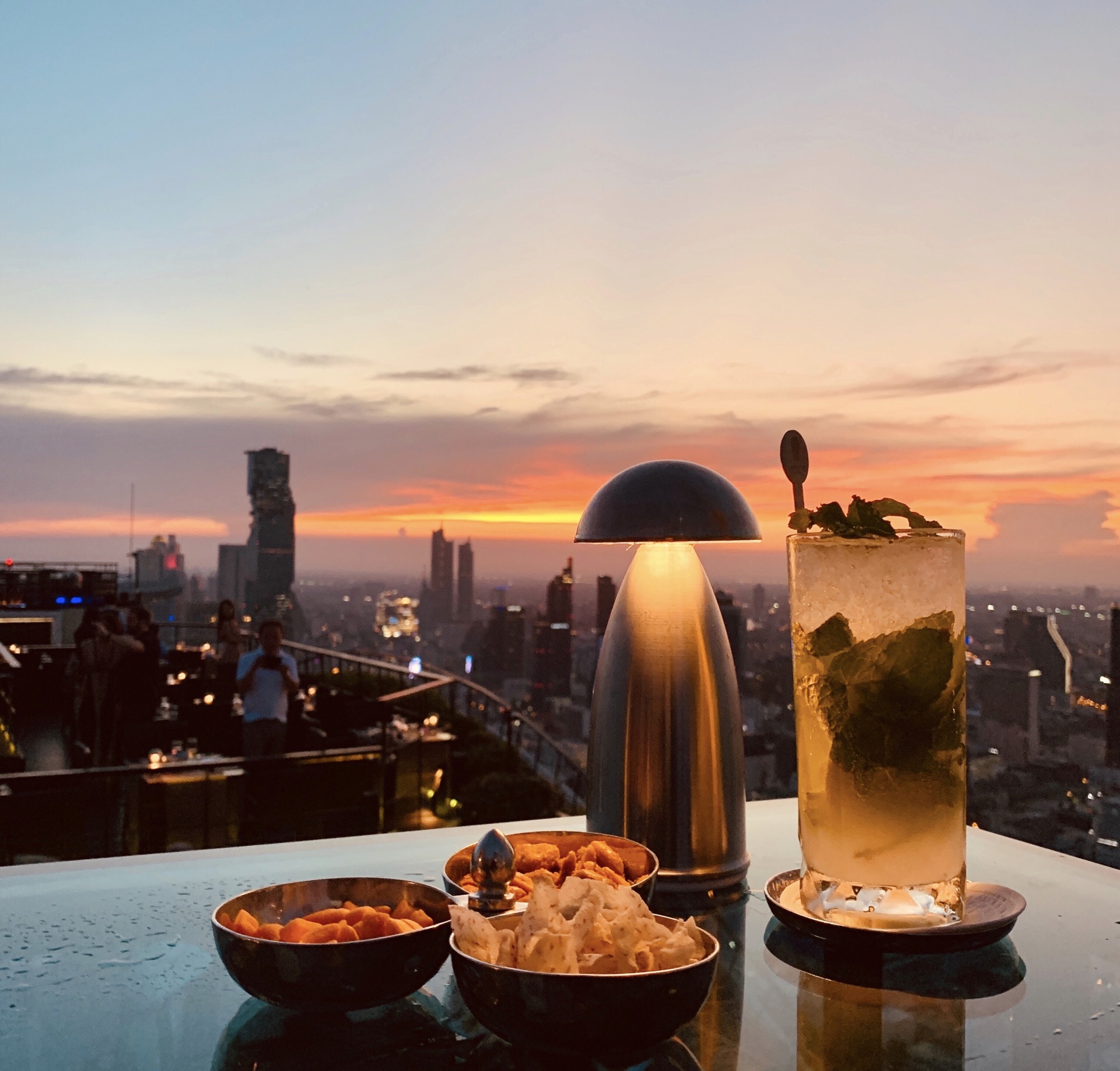 世界唯一的空中酒吧---泰国Lebua At 
