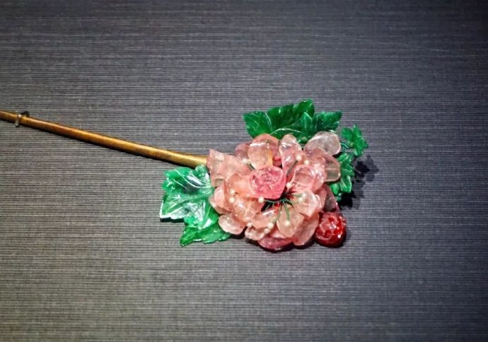 五光十色的清玉石饰品