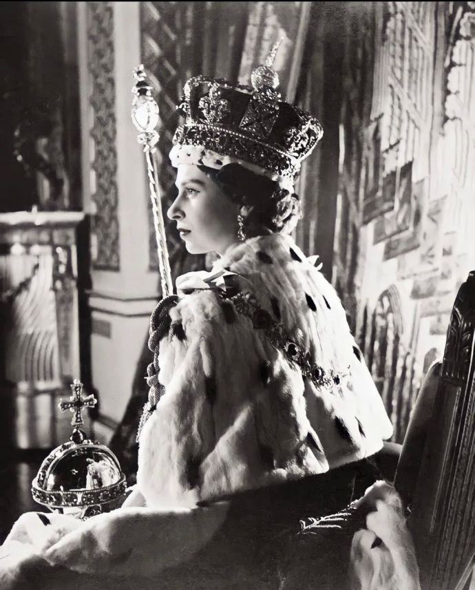 英国女王伊丽莎白二世，1953年6月2日照