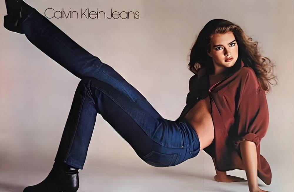 波姬小丝1980年拍摄的争议Calvin Klein牛仔裤广告