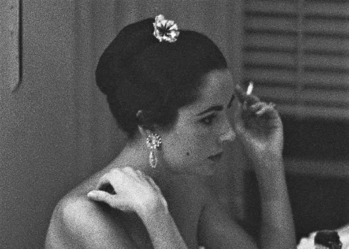 1957年伊丽莎白·泰勒在巴黎