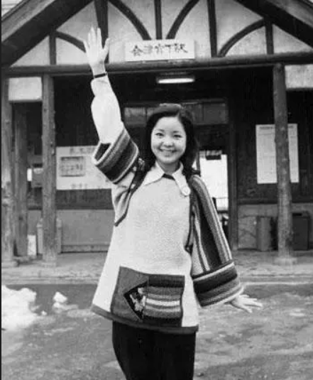 1976邓丽君《夜幕下的渡轮》