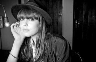 Diane Birch《Superstars》拥有鬼魅般嗓音声线