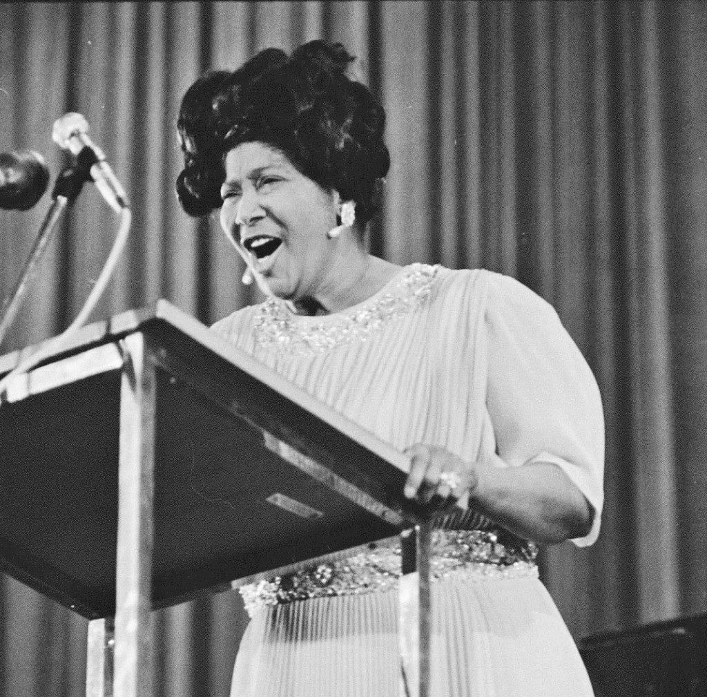 灵歌大师Mahalia Jackson演唱的《We Shall Overcome