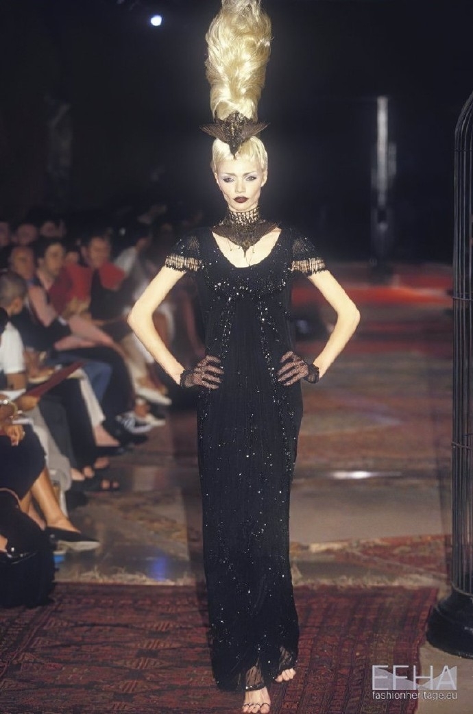 1997年纪梵希Givenchy秋冬高定秀场