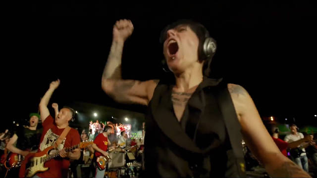 千人一齐演奏《Smells Like Teen Spirit》