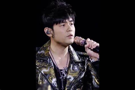 周周杰伦深情演唱《青花瓷》 2008年春晚