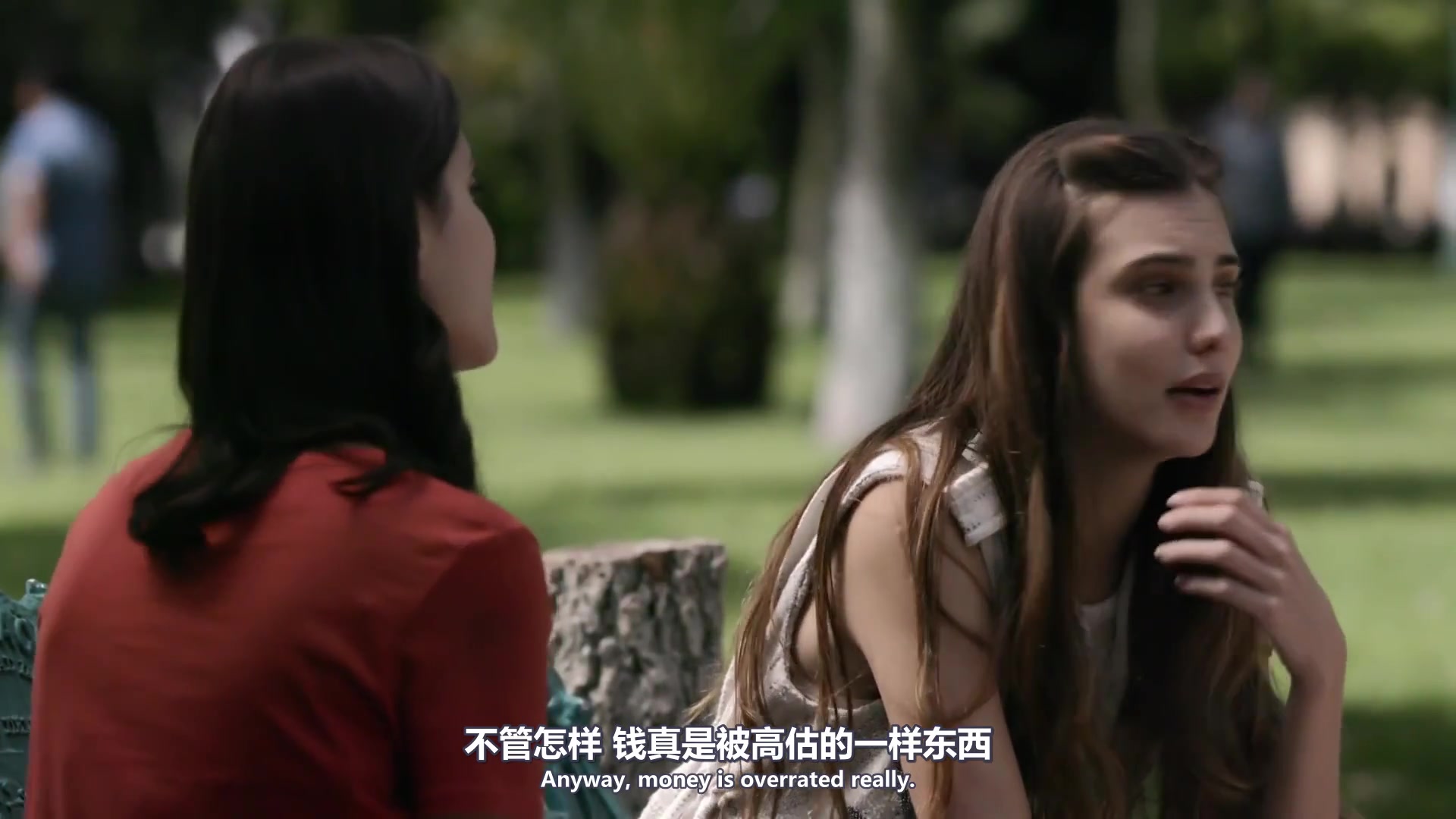 Juliana和Valentina《Love Me Like You Do》影视