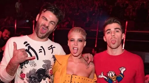 The Chainsmokers和Halsey《靠近》