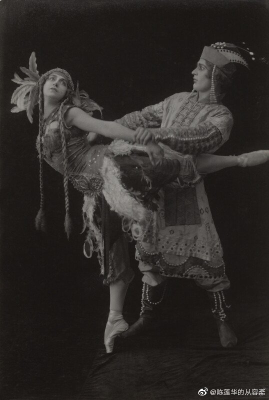 塔玛娜 普拉托纳夫娜 卡萨文娜（Tamara Platonovna Karsav