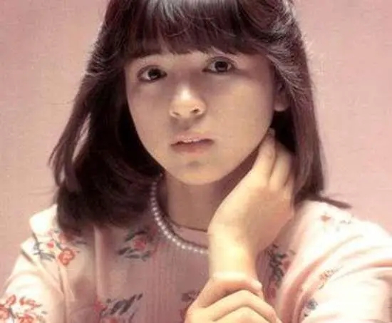 伊藤麻衣子《曲ってる》