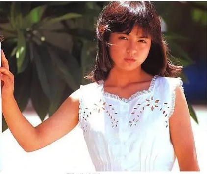 日本电影《愛の陽炎》主题曲--《愛の陽炎》伊藤麻衣子