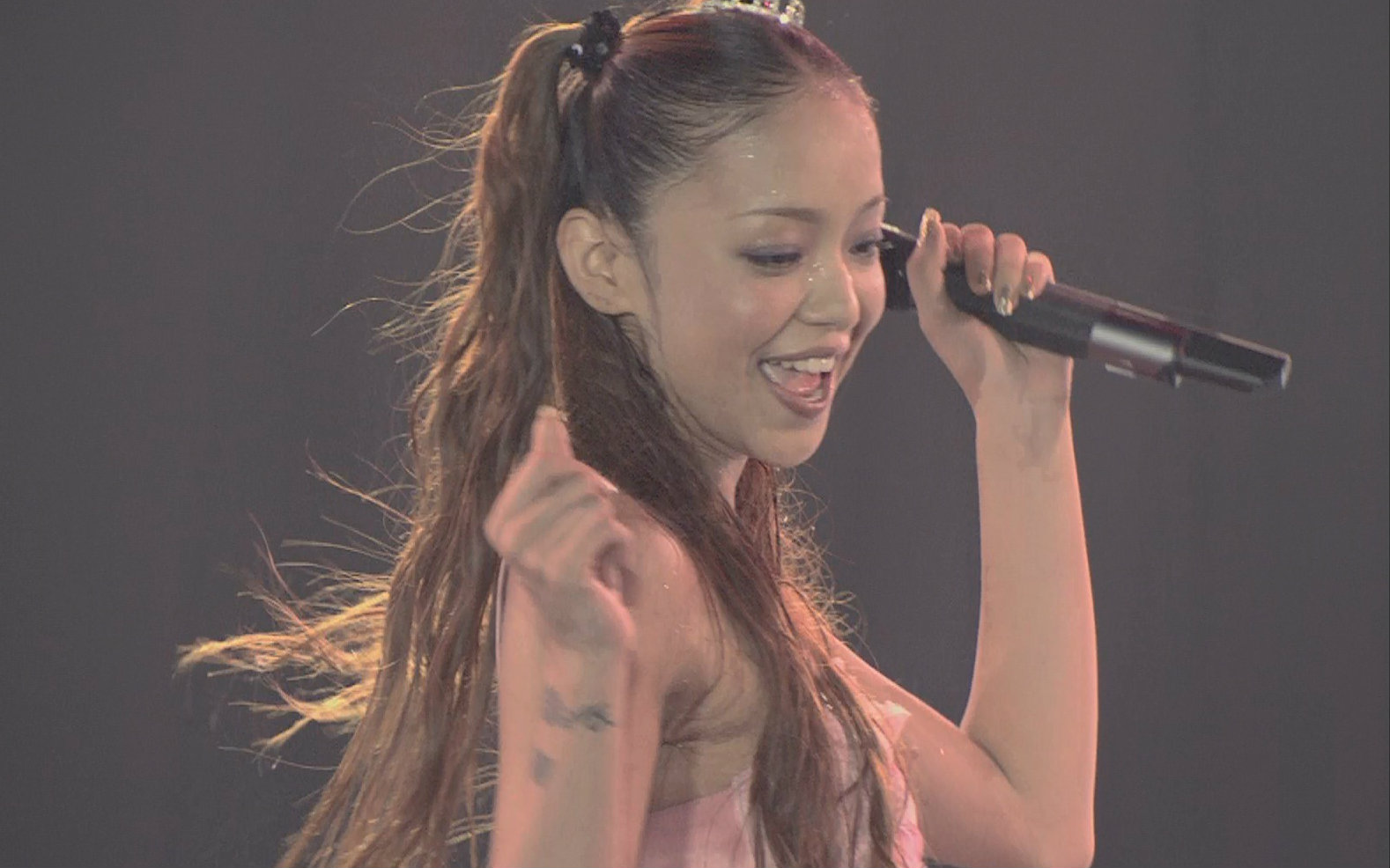 安室奈美惠出道单曲《Body Feels EXIT》