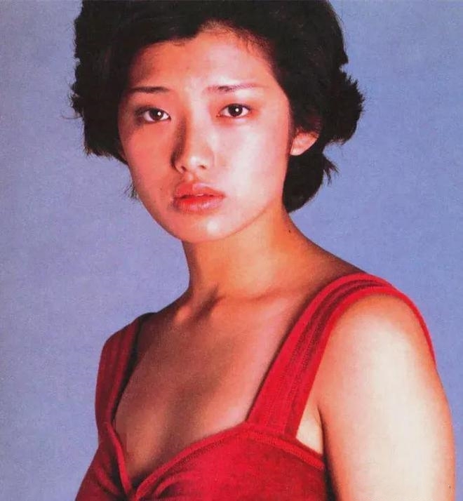 山口百恵《夏ひらく青春》