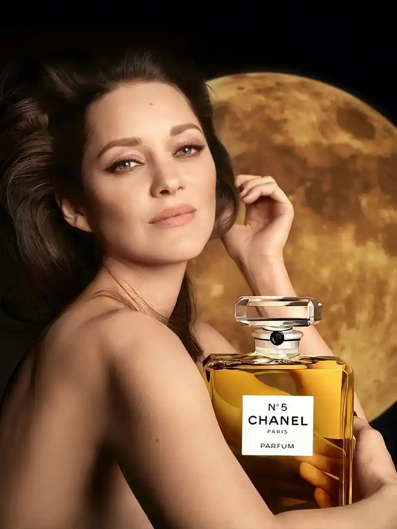 CHANEL 5号香水广告