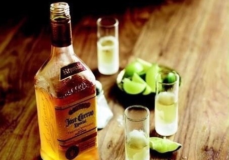 宁静而美丽的法国 Pastis（茴香酒）