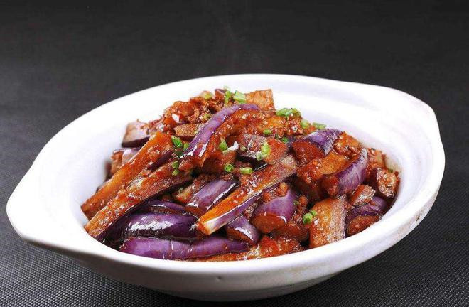 烹饪茄子不“黑”有妙招