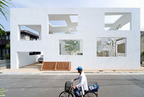 室内外的空间混合——House N