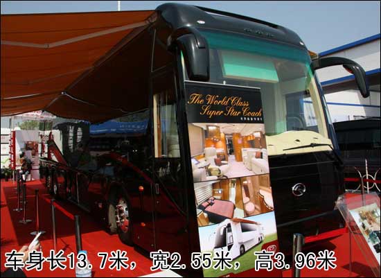 体验价值800万的移动别墅金龙礼宾车