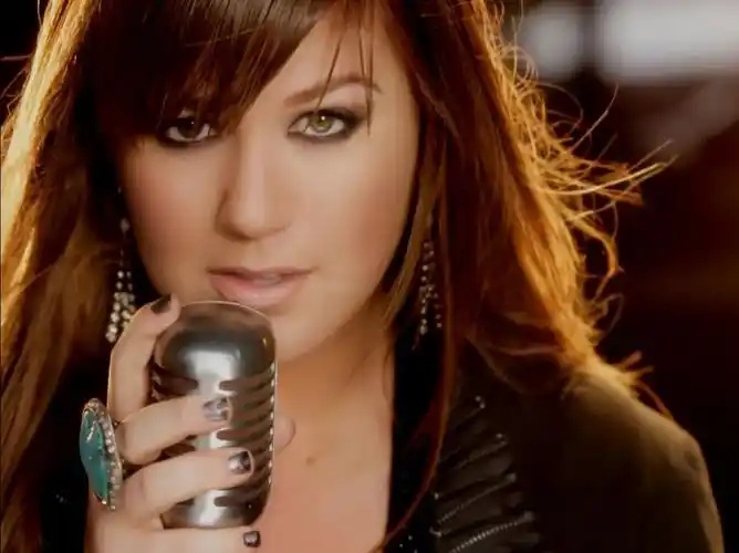 Kelly Clarkson《Invincible》