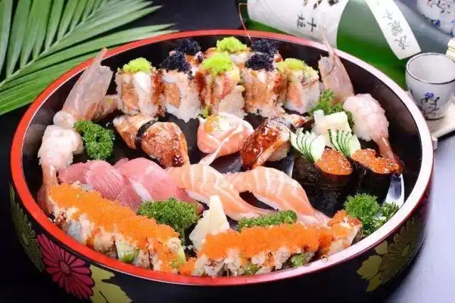 日本寿司挑动味蕾