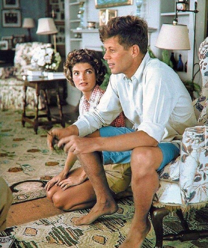  John F. Kennedy and Jacqueline Bouvier