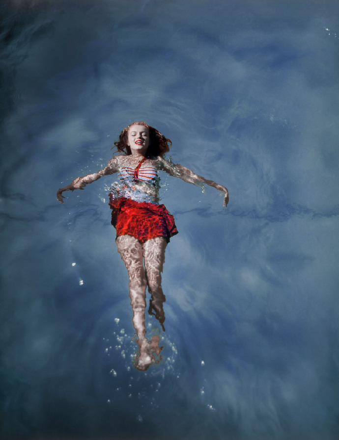 Marilyn Monroe（玛丽莲·梦露）水中游泳照