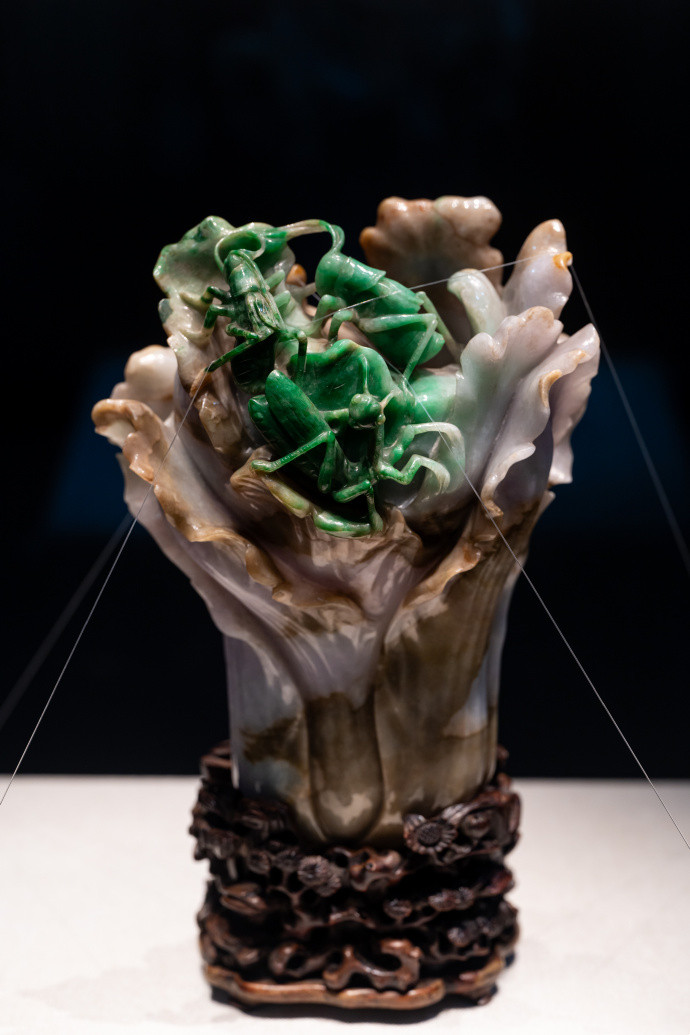 天津博物馆收藏的清代翡翠蝈蝈白菜