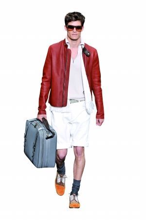 “箱式”男包 今年的复古潮流