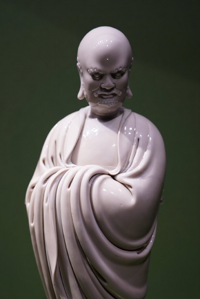 明·德化窑白釉达摩立像