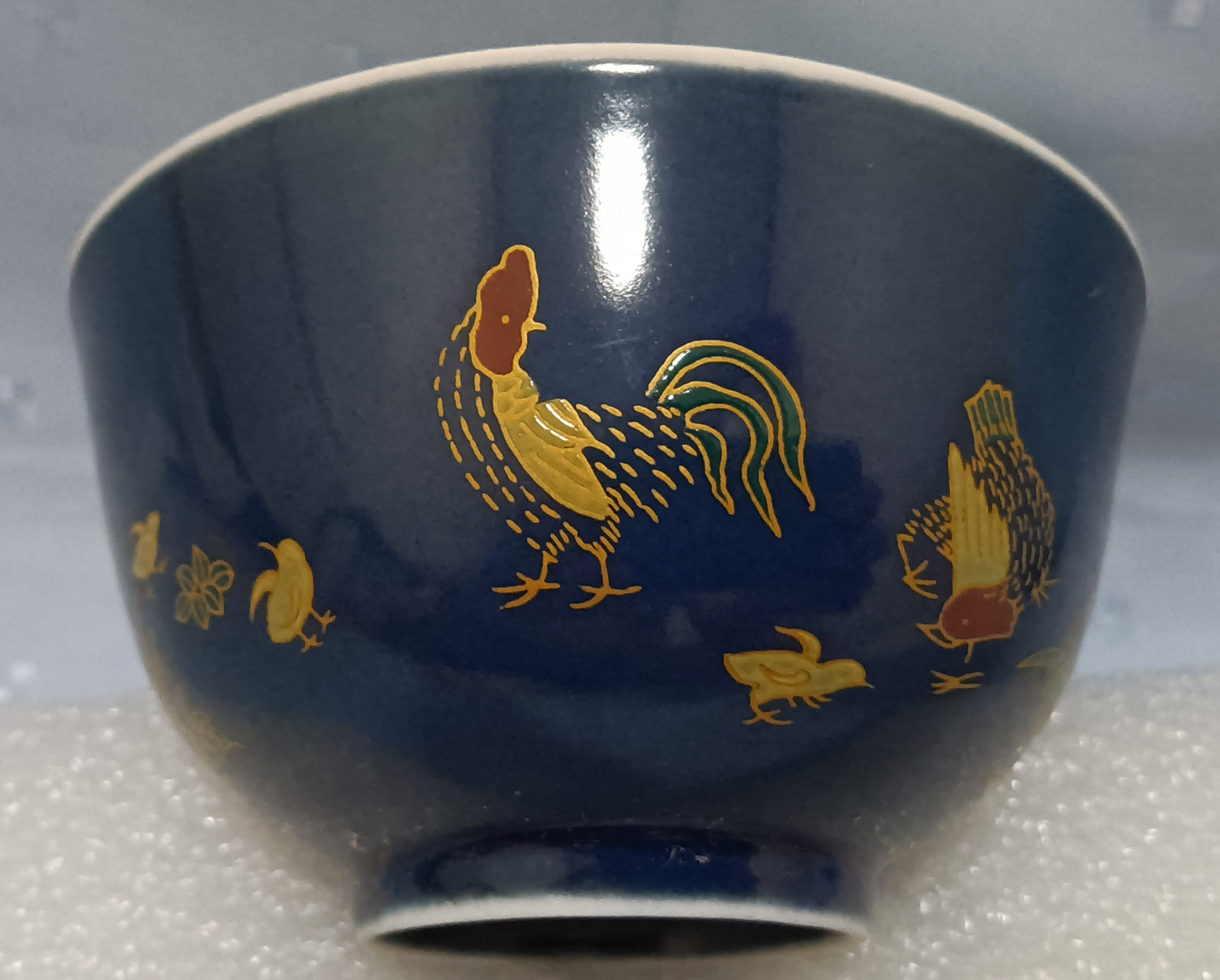 成化斗彩鸡缸杯与成化年制描金珐琅彩鸡缸杯比较成化斗彩鸡缸杯只
