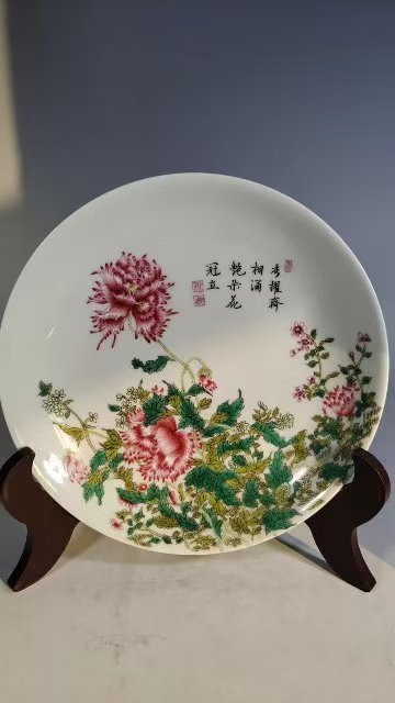 珐琅彩花卉纹饰赏盘