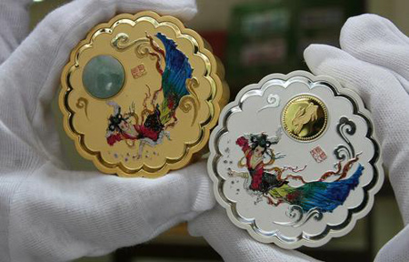 收藏珍品—奥运"金镶玉月饼"